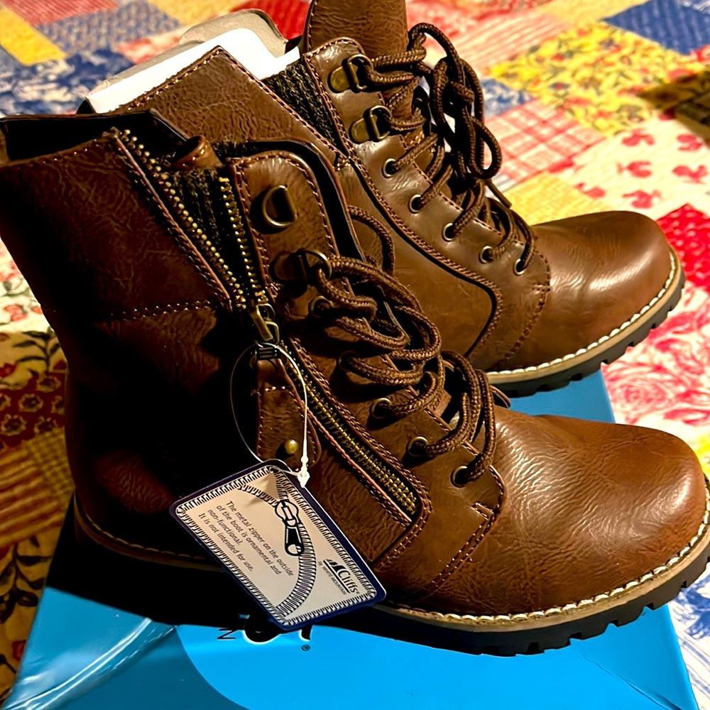 Sharp looking ankle boot. NEW!